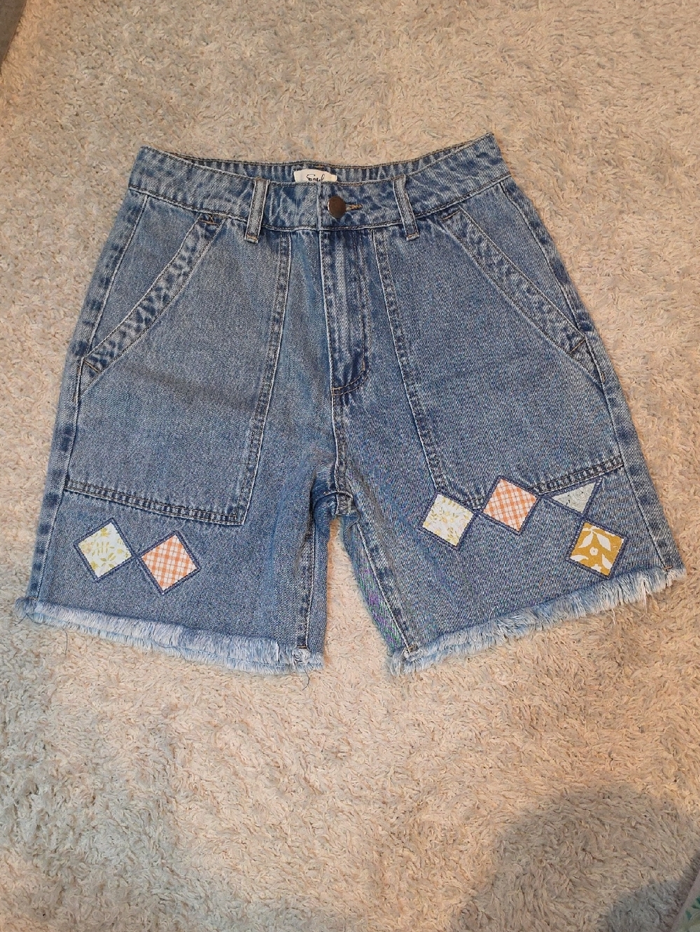 072p easel Blue Denim Patchwork Appliqué Shorts